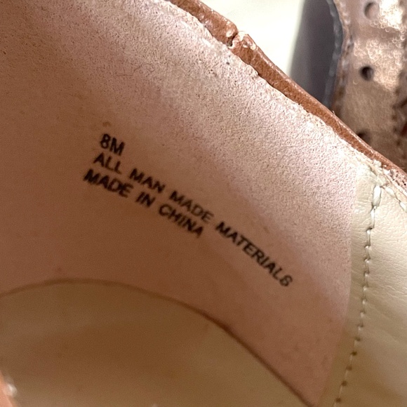 DOLCE by mojo moxy Brown T-Strap Pumps | Size 8 - Picture 11 of 11